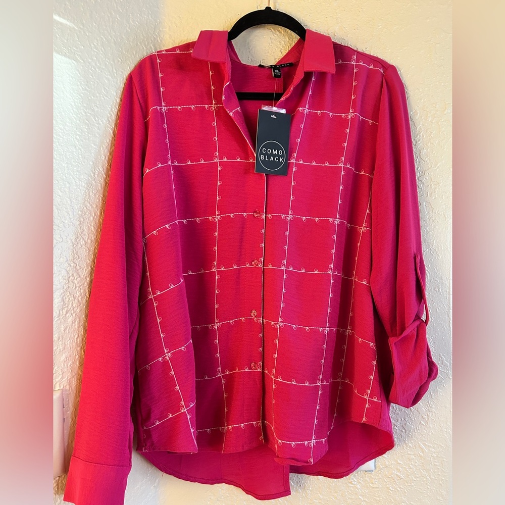 Como Black womans blouse